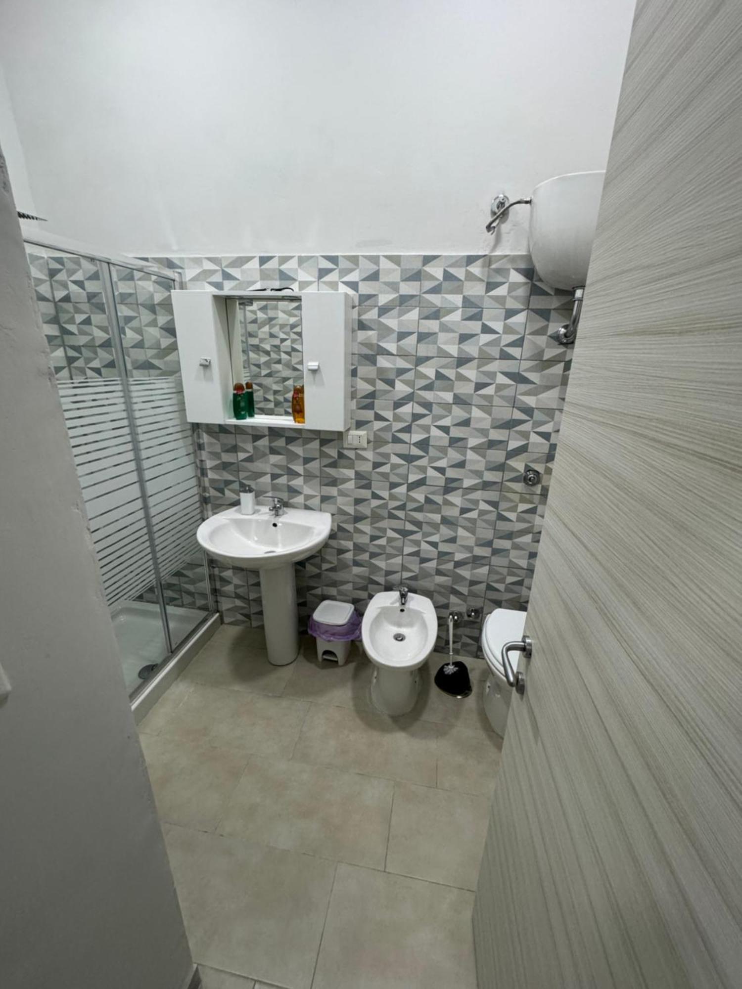 Henry Luxury * Naples